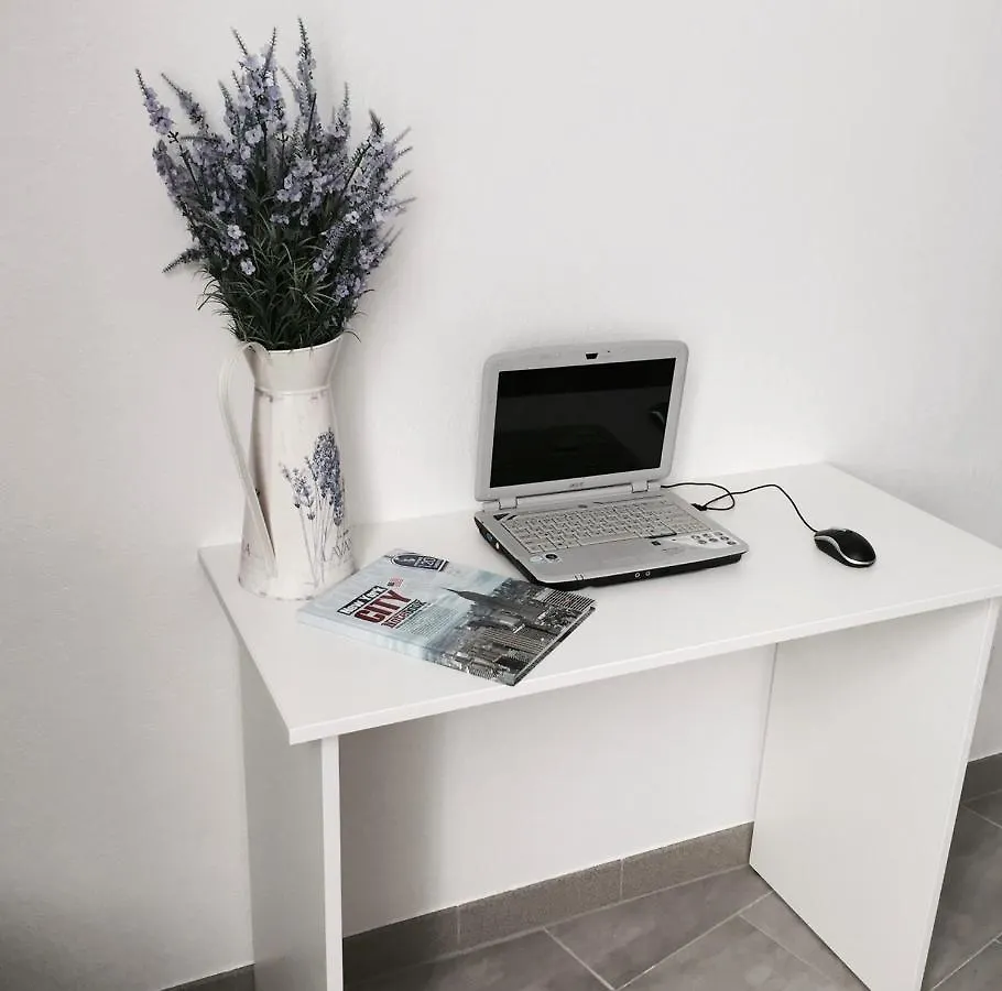 Smart Hotel Rooms Near Metro 24/7 Kijev 3*,  Ukrajna